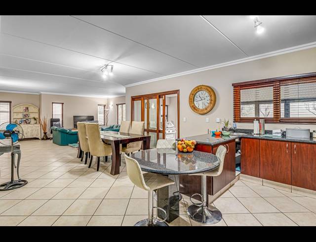 3 BEDROOM CLUSTER FOR SALE IN GLENVISTA